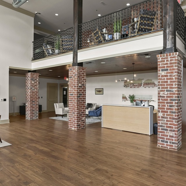 Porter Westside - Spacious Lobby