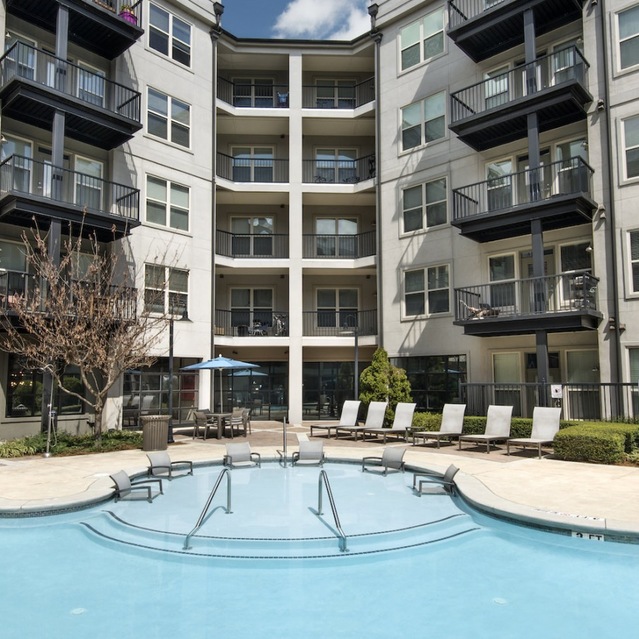 Porter Westside - Swimming Pool with Sun Duck